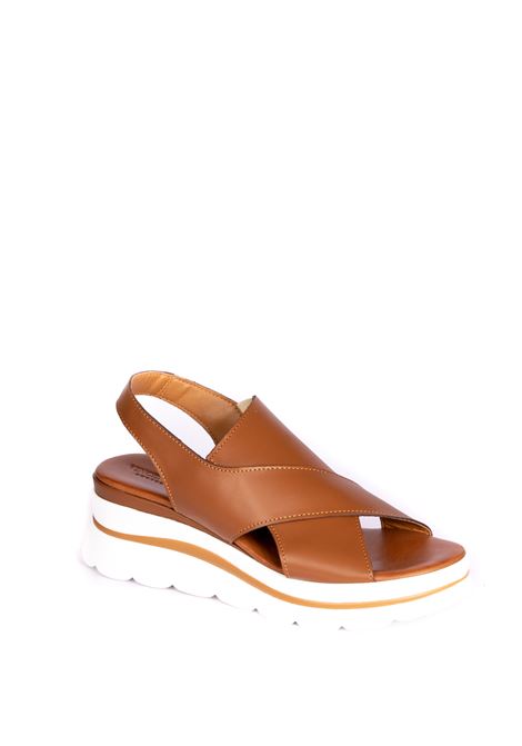 Tan crossed sandal VINCENT VEGA | FZ886VIT-CUOIO